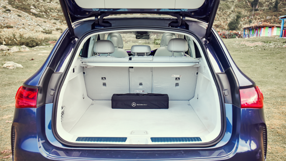 The car comes with 520 litre boot space. 