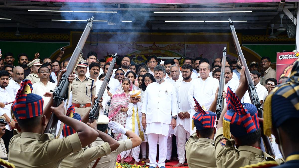 Sharanabasavappa Appa laid to rest with state honours; Kalaburagi gives an emotional farewell