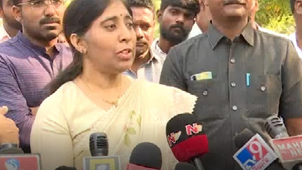 Sunitha Reddy vows to fight for truth as #JusticeforYSViveka trends on social media