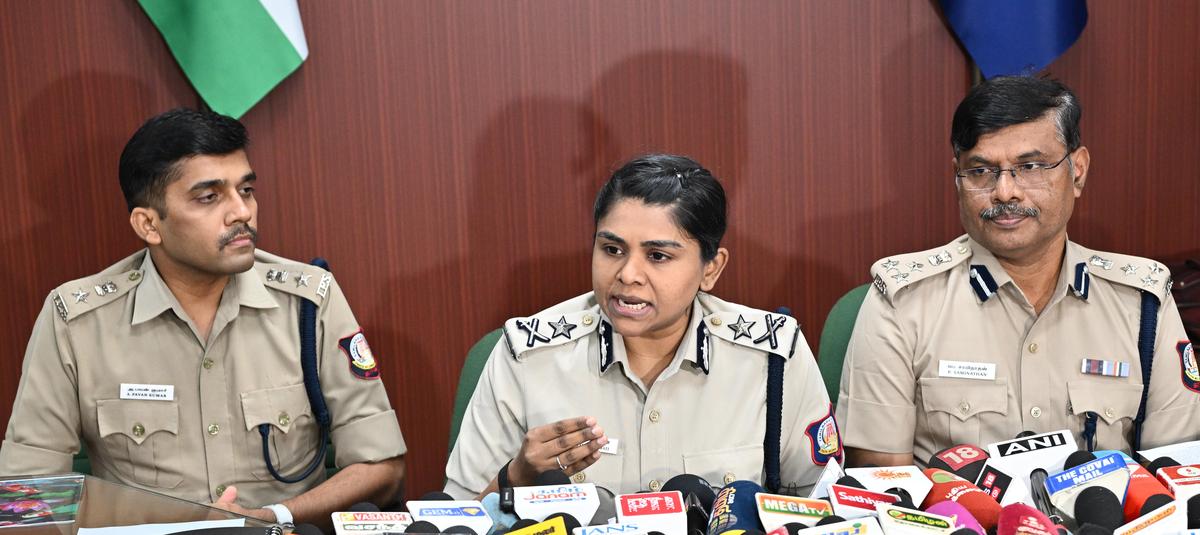 पुलिस महानिरीक्षक (पश्चिम क्षेत्र) आरवी राम्या भारती ने कहा कि जांच दल अधिकतम सजा दिलाने के लिए पुख्ता सबूतों के साथ 30 दिनों के भीतर आरोप पत्र दाखिल करने के लिए प्रतिबद्ध है। पुलिस महानिरीक्षक (पश्चिम क्षेत्र) आरवी राम्या भारती ने कहा कि जांच दल अधिकतम सजा दिलाने के लिए पुख्ता सबूतों के साथ 30 दिनों के भीतर आरोप पत्र दाखिल करने के लिए प्रतिबद्ध है।