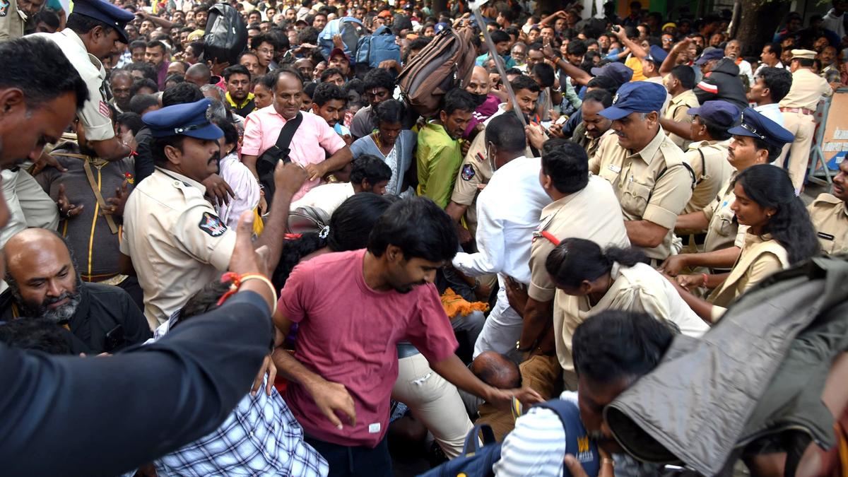 Andhra Pradesh orders judicial inquiry into Tirupati stampede