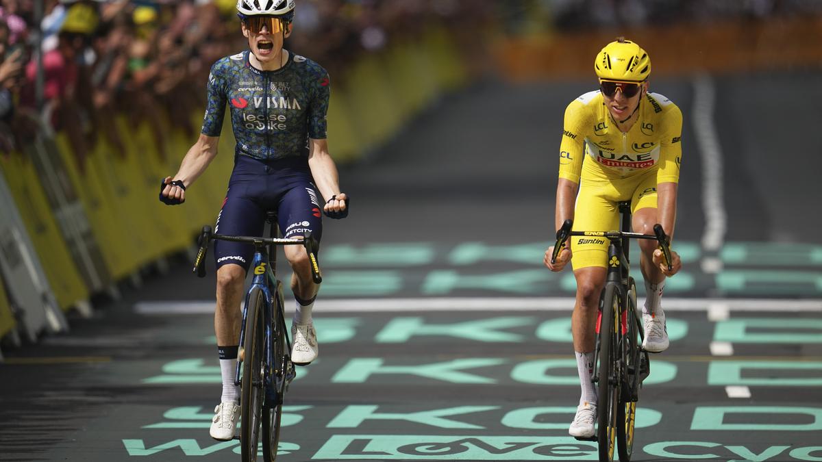 Emotional Vingegaard beats Pogacar in sprint to win Tour de France Stage 11 in Massif Central