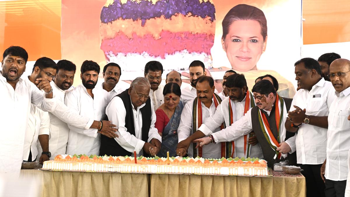 TPCC celebrates Sonia Gandhi’s birthday at Gandhi Bhavan 