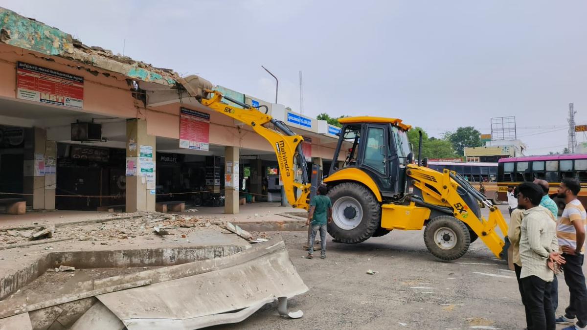 Mettupalayam Municipality demolishes portions of bus stand that developed cracks