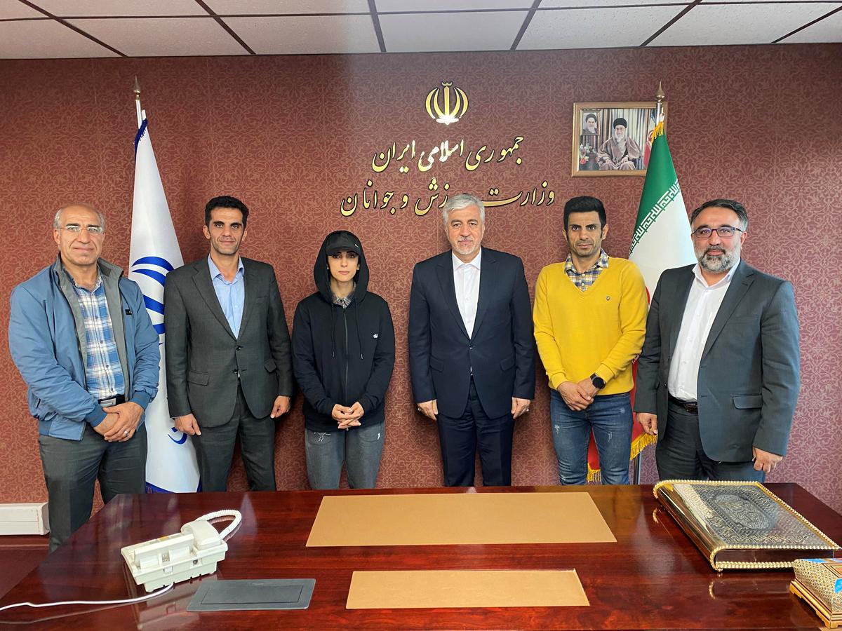 Iranian climber Elnaz Rekabi (third from left) meets with Iran’s Minister of Youth Affairs and Sports, Hamid Sajjadi (third from right), in Tehran on October 19, 2022.