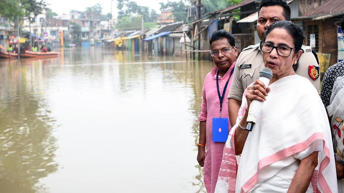 Mamata visits flood affected areas in south Bengal; inspects condition, offers flood relief