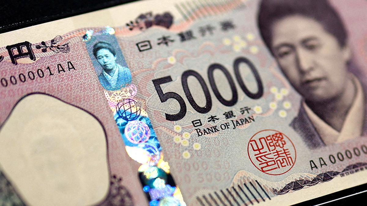 Japan issues new yen banknotes packed with 3D hologram technology to ...