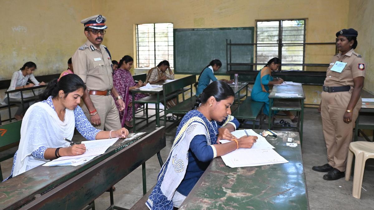 9,865 candidates appear for written test for recruitment of SI held in Madurai district