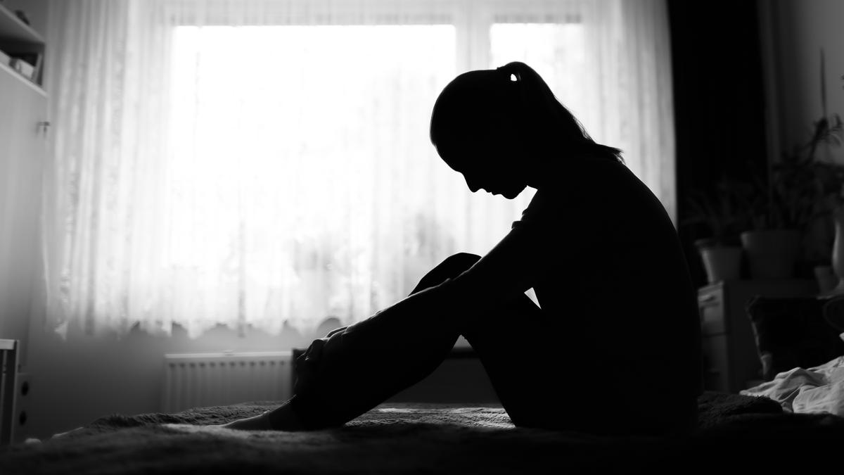 https://th-i.thgim.com/public/incoming/g7wqsq/article70149663.ece/alternates/LANDSCAPE_1200/BL16_Think_anxiety_woman.jpg