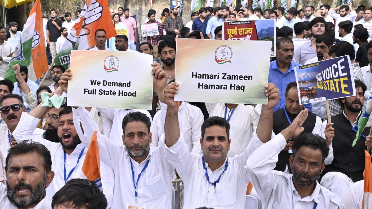 https://th-i.thgim.com/public/incoming/g834kz/article69844040.ece/alternates/LANDSCAPE_1200/16_Jammu_and_Kashmir_Congress_Leaders_Protest_22_07_Delhi.jpg