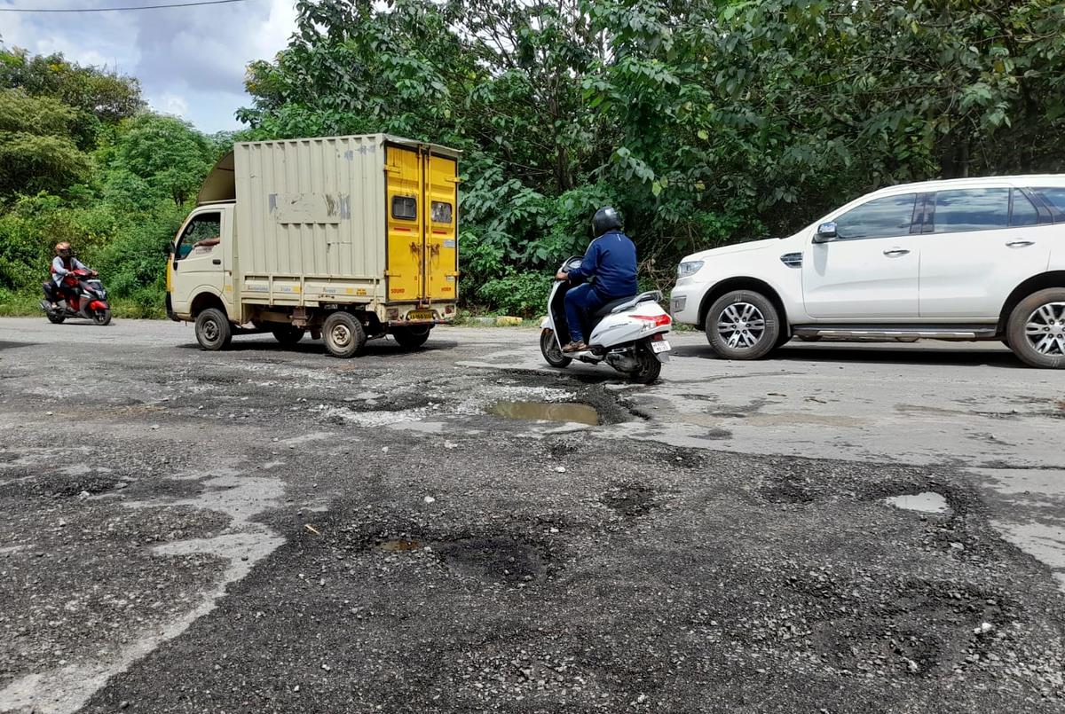 City spends ₹30 crore annually to close 30,000 potholes: BBMP