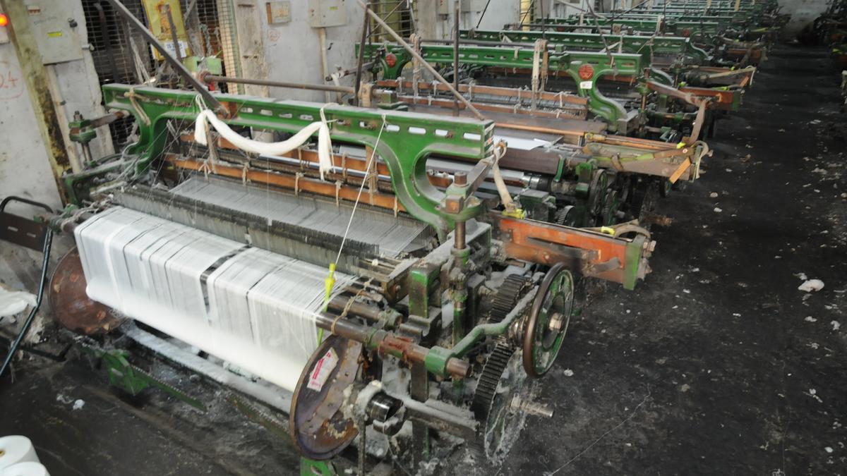 Textile manufacturers, traders, powerloom weavers in T.N. go on one-day strike against I-T Act amendment