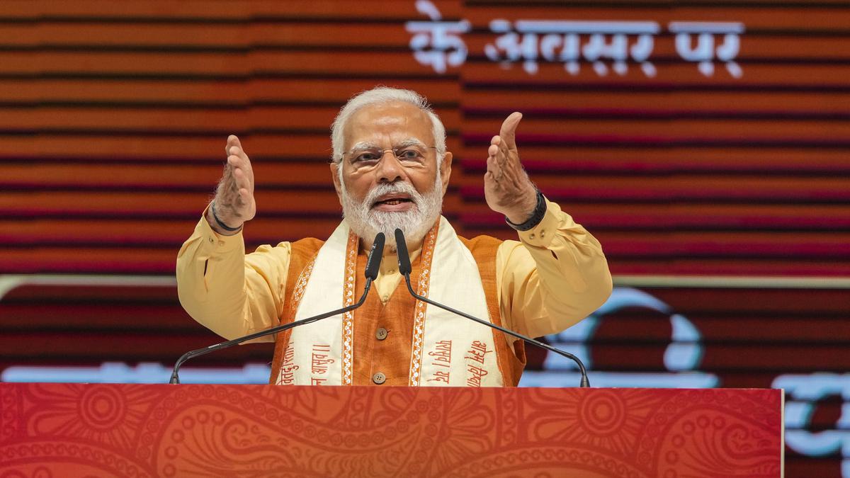 Sea of saffron at event to kick off 200th birth anniversary celebrations of Dayanand Saraswati