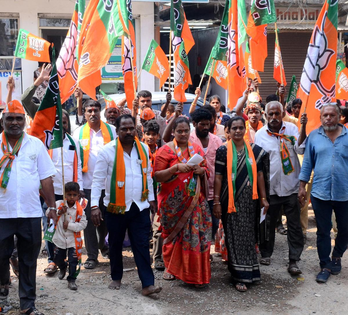 A BJP candidate is campaigning for the upcoming municipal elections in Telangana in Sangareddy.