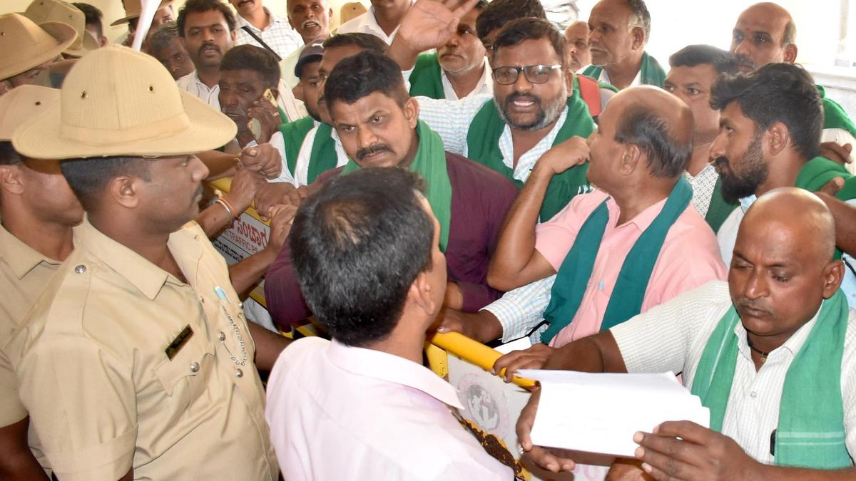 Farmers demand release of water from KRS, Kabini reservoirs to fill up waterbodies