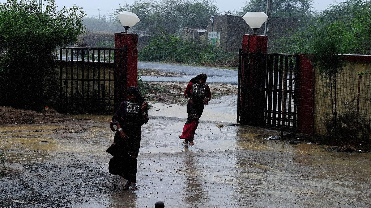 Cyclone starts making landfall in Gujarat’s coast 