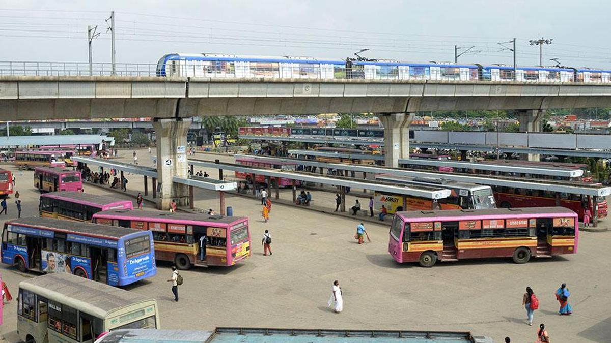 Youth arrested for robbing a woman in Chennai&rsquo;s CMBT