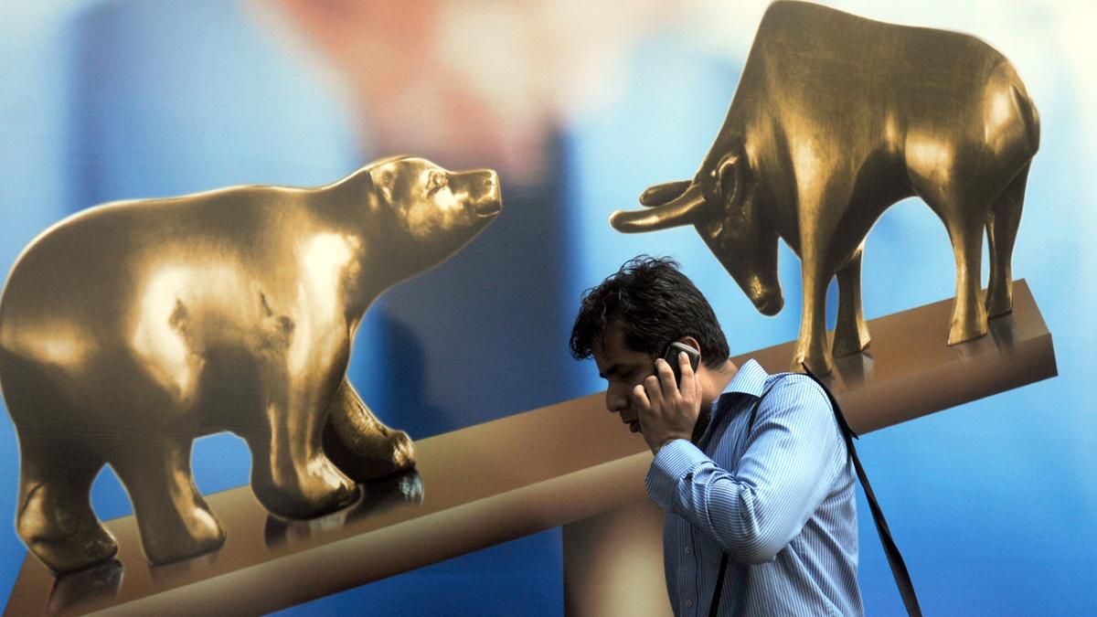 Sensex climbs 366 points in early trade amid mixed global equities