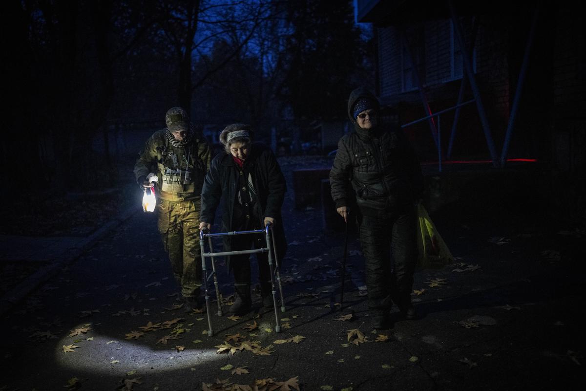 Pockets of shelling across Ukraine as wintry warfare looms