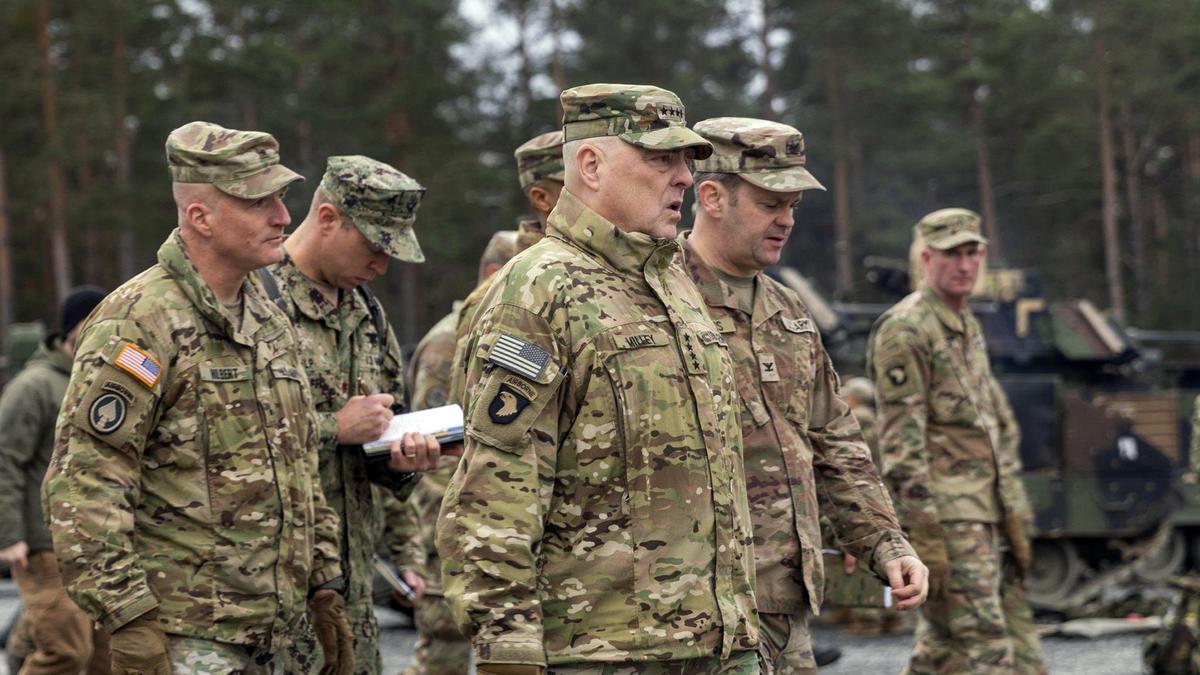 U.S. Army general Mark Milley visits training site for Ukrainian ...