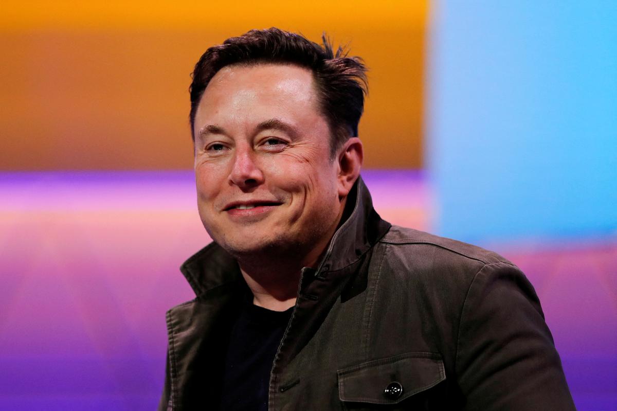Elon Musk plans to close Twitter deal by October 28