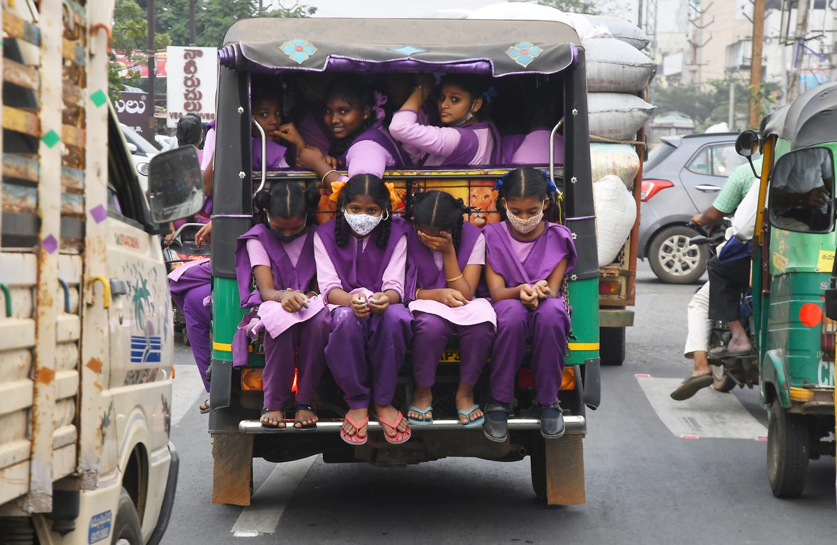 Overloaded auto-rickshaws pose threat to schoolchildren : The Tribune India