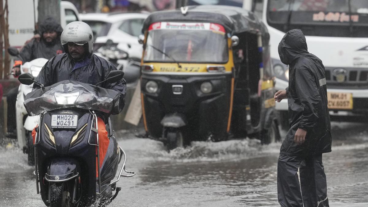Mumbai suburbs receive more rains; Andheri subway shut twice due to waterlogging, lake levels rise