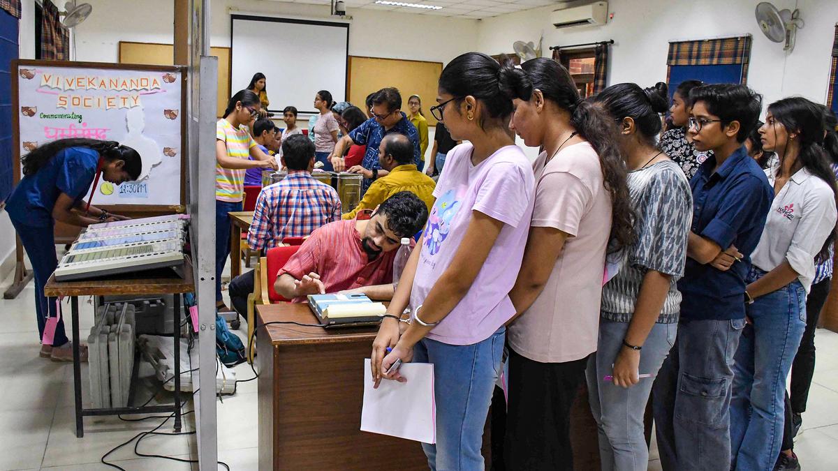 Counting of votes in Delhi University Students Union election begins