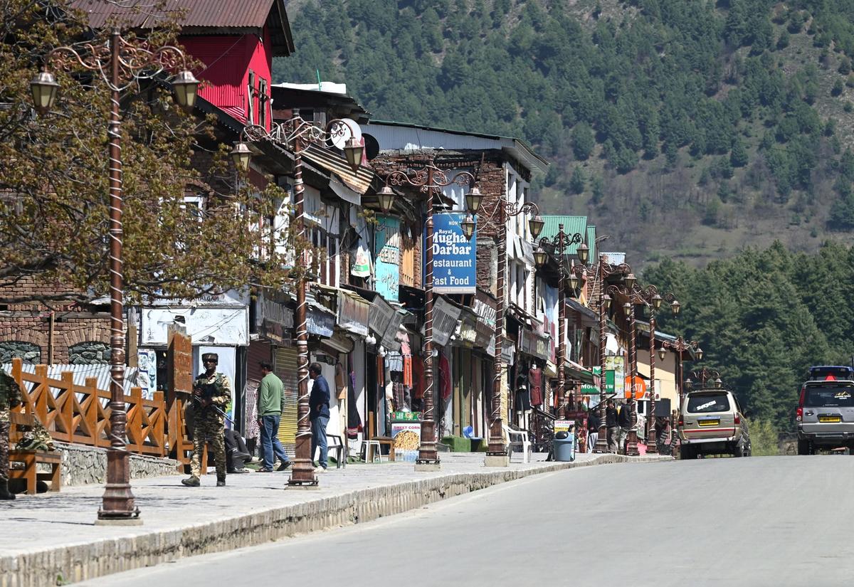 thehindu.com - Peerzada Ashiq - Pahalgam, a year on: Resilience falters, tourism struggles