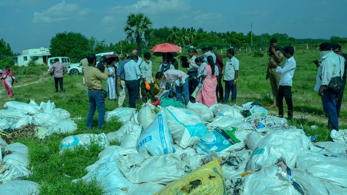 Kerala officials inspect medical waste dumped near Tirunelveli