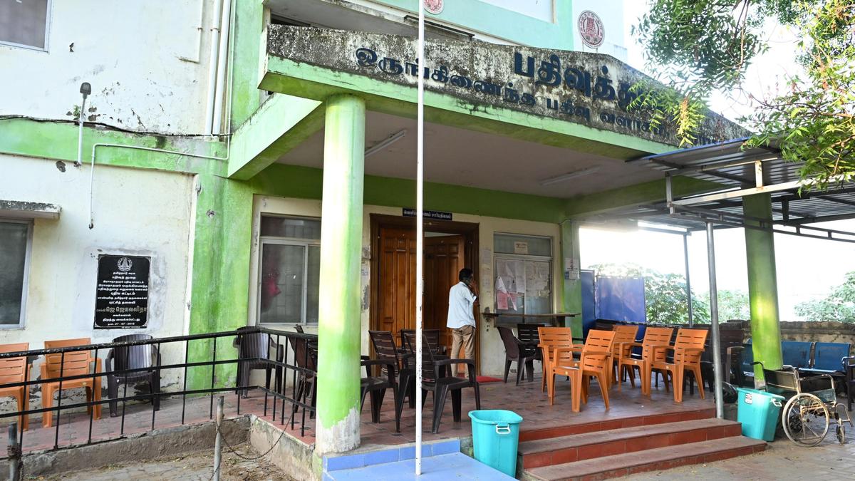 Sub-Registrar caught red-handed for demanding ₹50-lakh bribe for registration of a property in Ramanathapuram