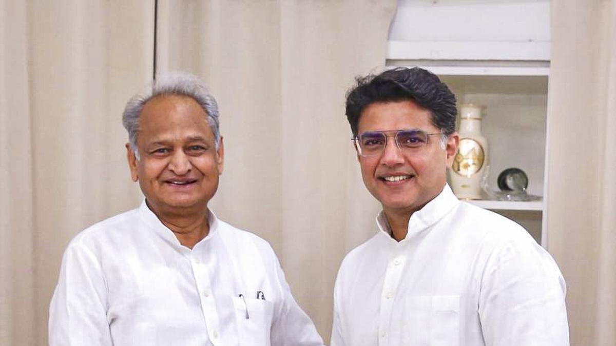 Pilot meets Gehlot, invites him to programme on father's 25th death anniversary