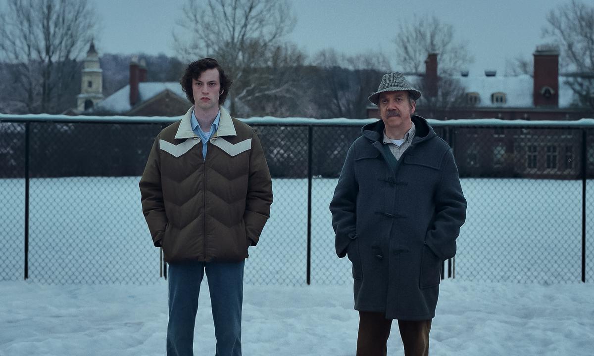 Dominic Sessa  and Paul Giamatti in The Holdovers