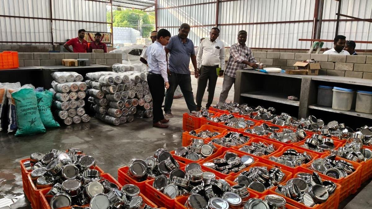 Erode Corporation conservancy workers to soon receive free breakfast, lunch under T.N. Government&rsquo;s new scheme