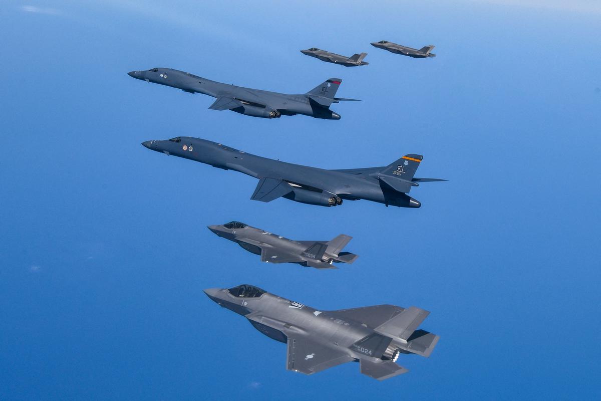 US Air Force B-1B bombers and South Korean Air Force F-35A take part in a joint air drill, South Korea. File.