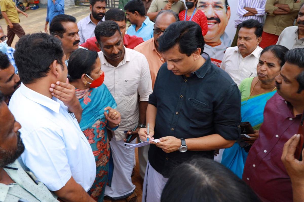 Minister pulls up contractor for delay in completing road development works