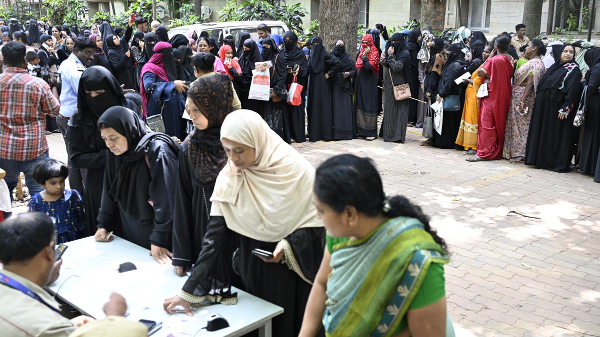 Women queue up at GPO ‘to get ₹8,000’ in their accounts