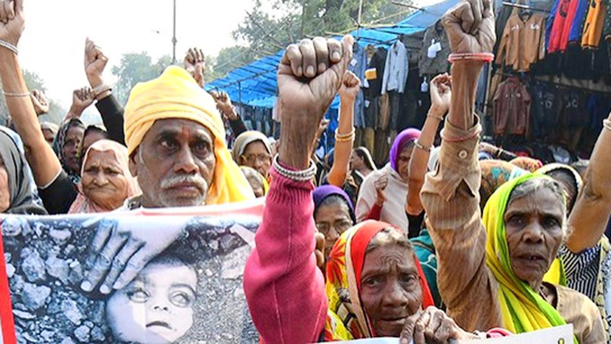 Bhopal gas tragedy case | Supreme Court dismisses Centre’s petition seeking additional compensation