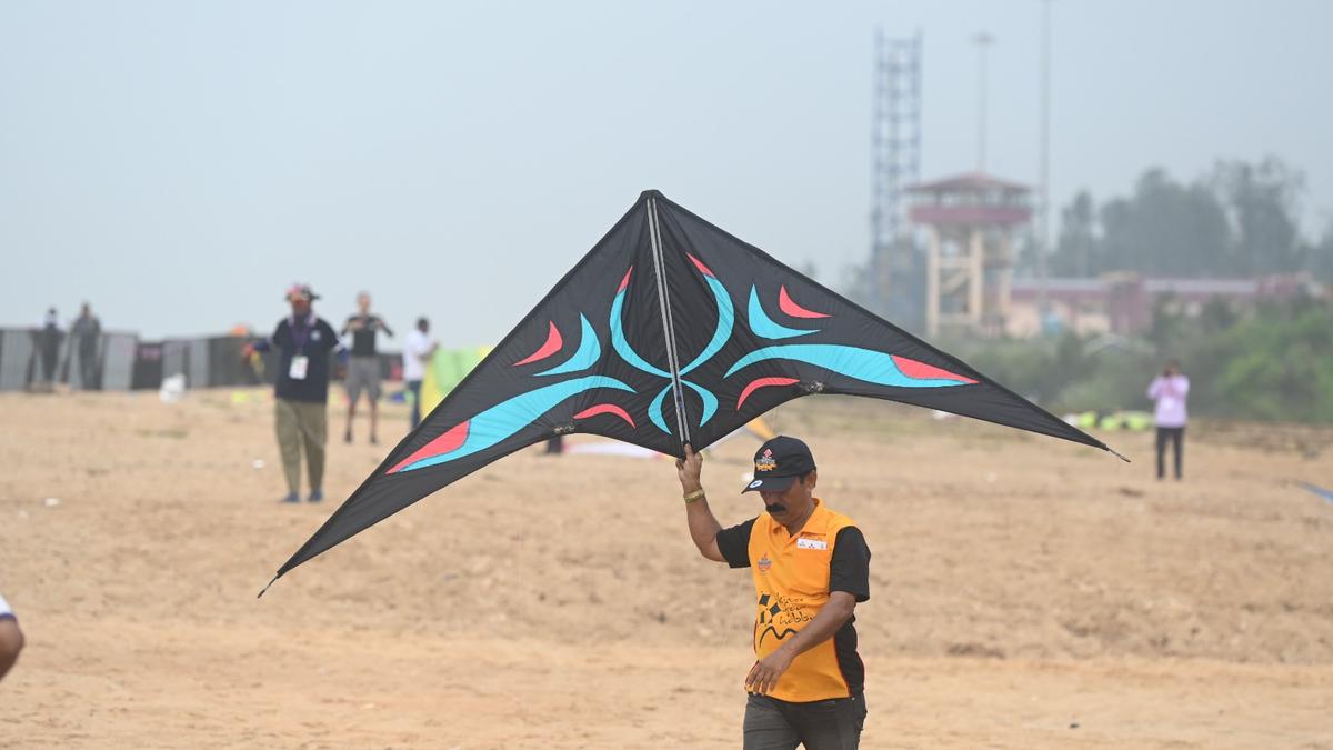 Rain plays spoilsport on final day of Mangaluru International Kite Festival