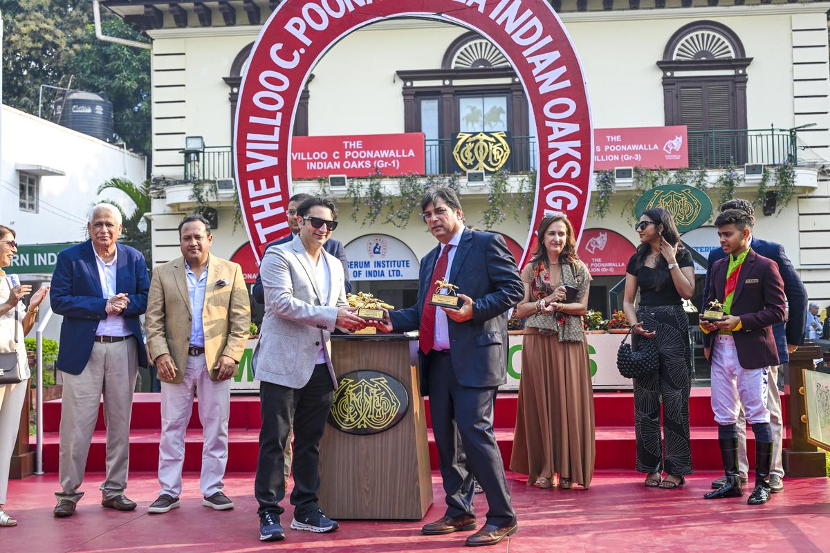 Psychic Star claims the Villoo C. Poonawalla Indian Oaks (Gr. 1)