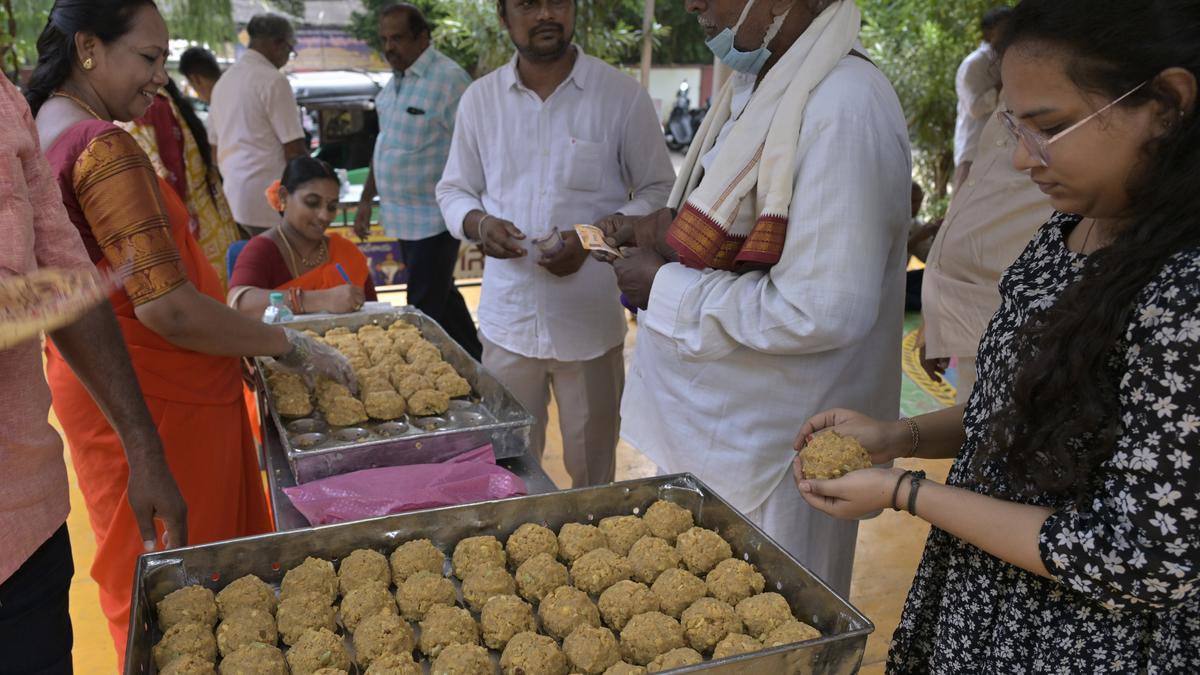 https://th-i.thgim.com/public/incoming/gippyy/article68667784.ece/alternates/LANDSCAPE_1200/21GNRAO-TIRUMALA%20LADDU-01%207.JPG