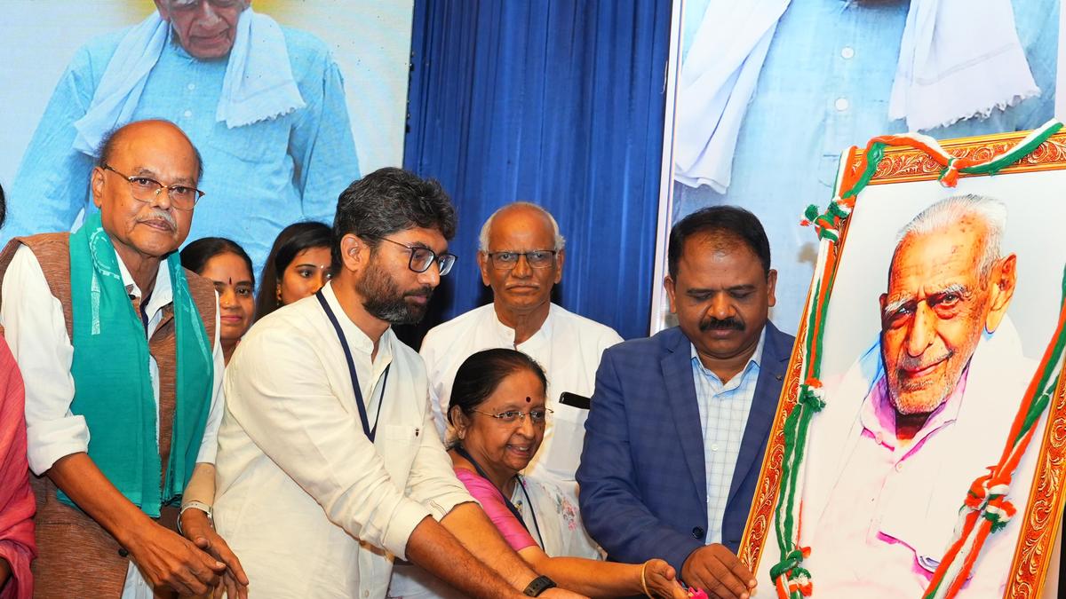 ‘Provide land to landless to honour H.S. Doreswamy’