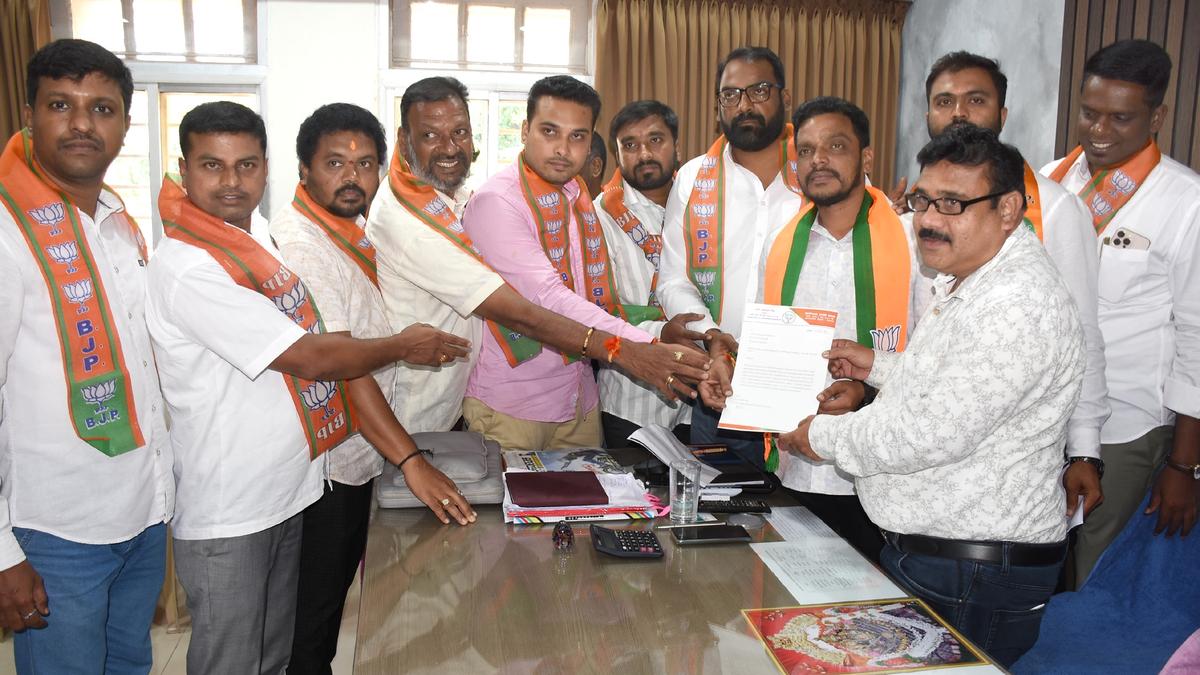 BJP’s Yuva Morcha questions KSRTC over permission for ‘vote theft’ stickers on buses