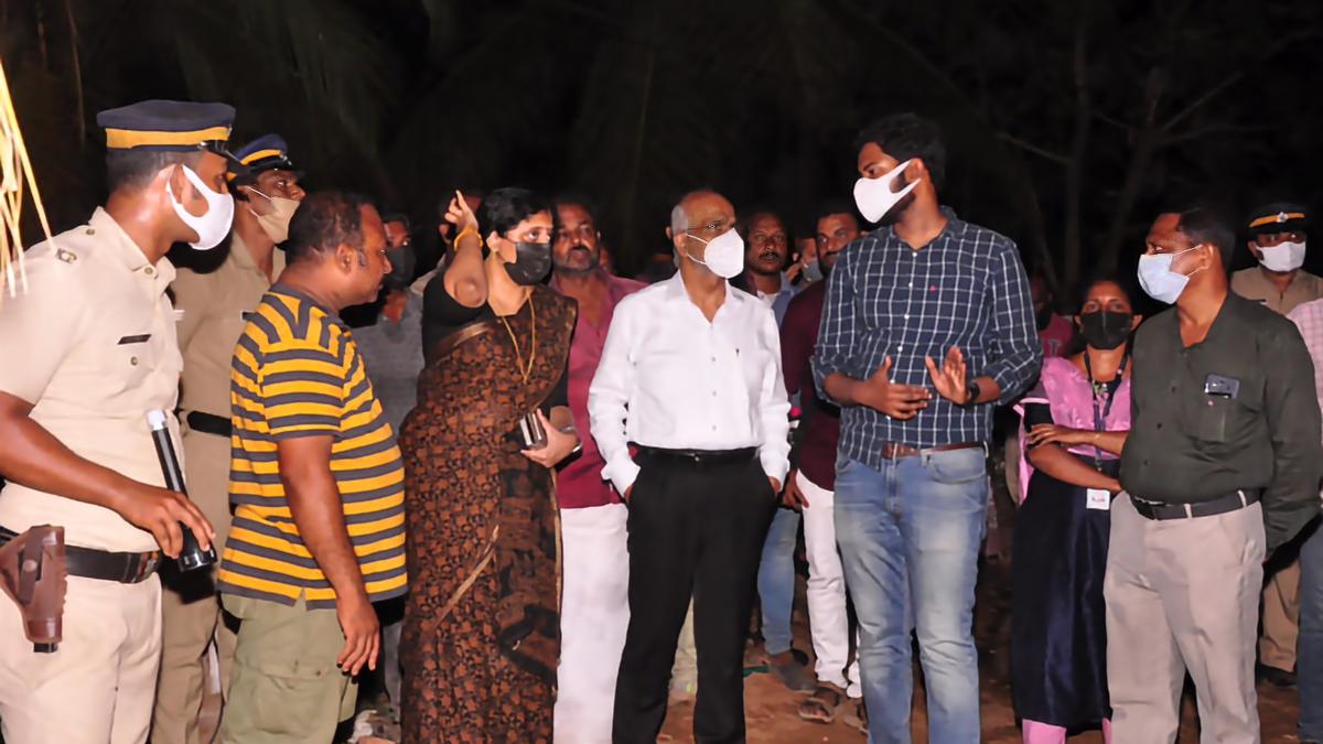 Chief Secretary reviews demolition of Kapico resort on Vembanad Lake