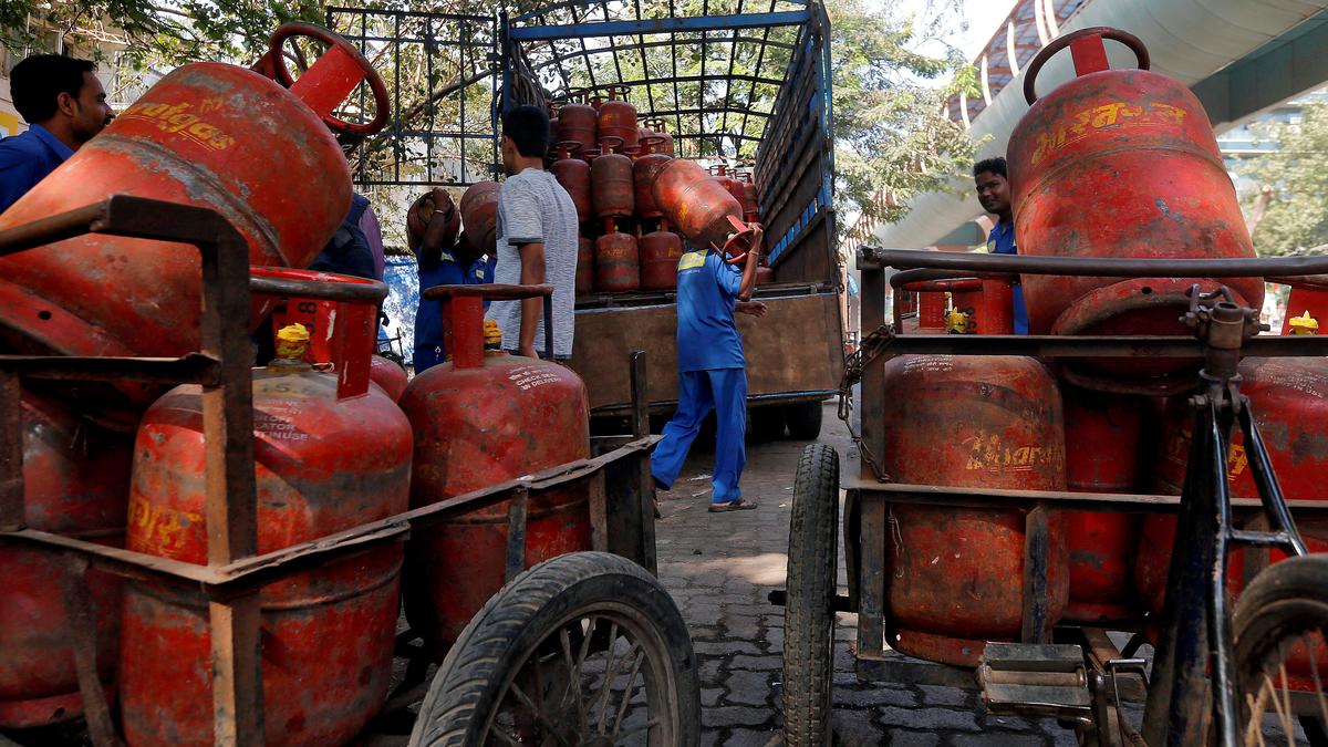 Commercial LPG rate cut by ₹39.50 per 19-kg cylinder