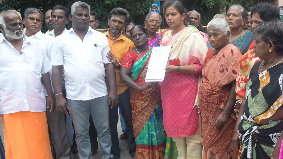 People living along River Cauvery in Bhavani in Erode against relocating them 