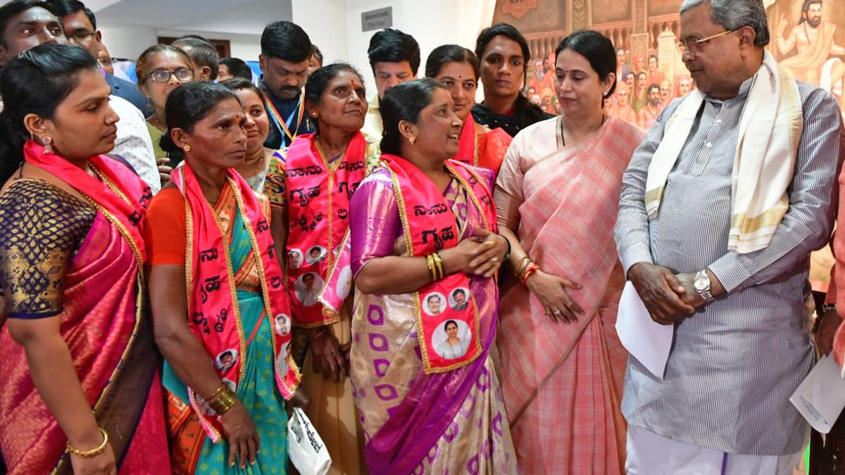 Gruha Lakshmi beneficiaries visit Suvarna Soudha