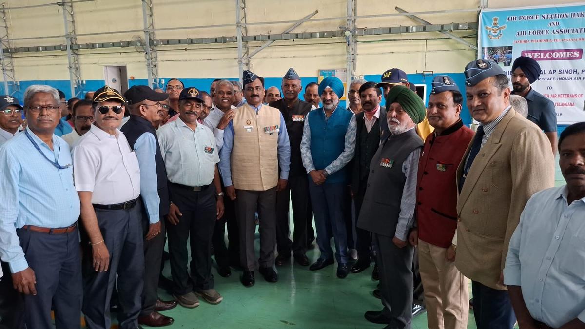 Air Chief Marshal AP Singh meets veterans in Hakimpet, lauds their legacy and service