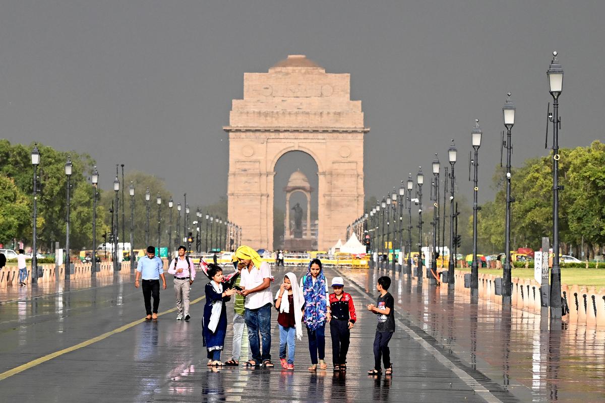 Delhi weather: Light rain, dust storm likely in Delhi; minimum temperature  30.4° Celsius - The Hindu