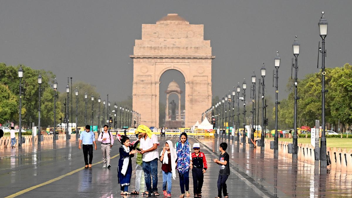 Light rain, dust storm likely in Delhi; minimum temperature 30.4° Celsius